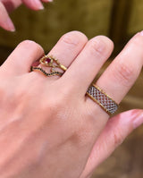 结束了 "谎言"。